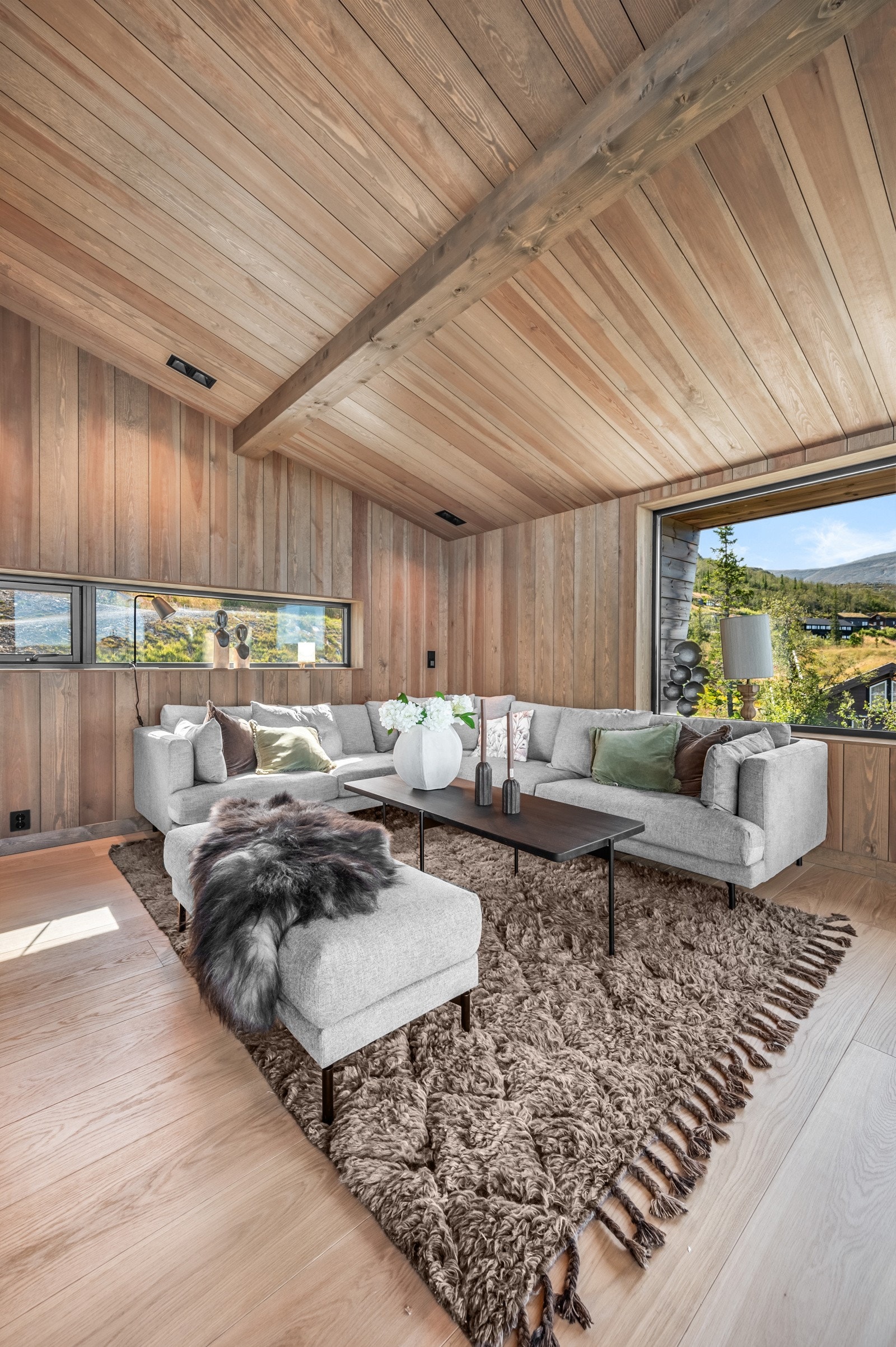 Skråtak som gir en ekstra dimensjon til rommet Galleribilde