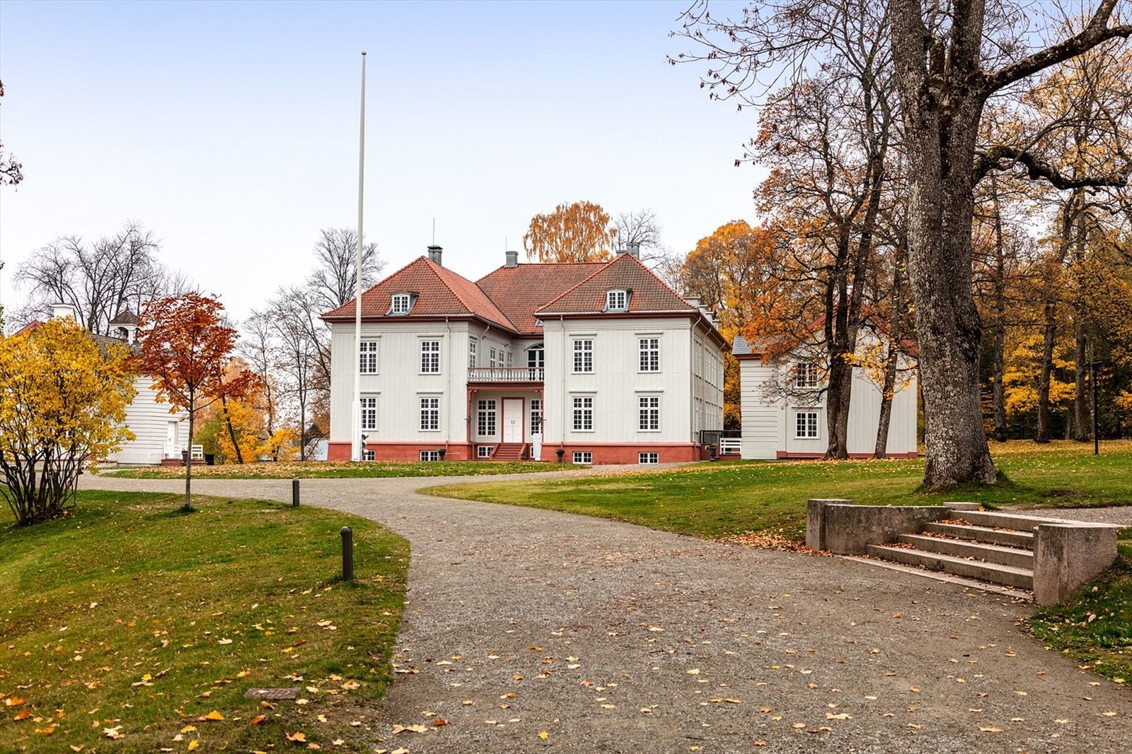 Eidsvoll, Grunnlovsbygda har mye å by på. Eidsvollbygningen med flotte naturomgivelser i kort avstand fra boligen. Galleribilde