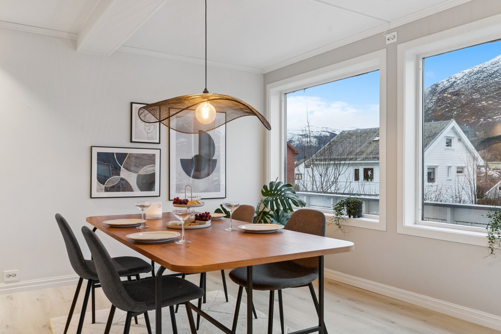 God planløysing og store rom gjer dette til ein bustad der familien kan vekse og trivast Galleribilde