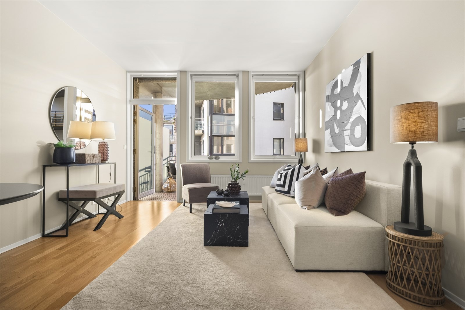 I leiligheten er hver kvadratmeter utnyttet til det maksimale, og planløsningen oppleves meget velfungerende. Galleribilde