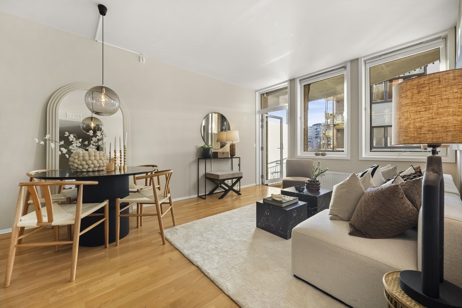 Leiligheten ligger i 3. etasje og inneholder entré, bad, bod, to soverom, kjøkken og stue. Galleribilde