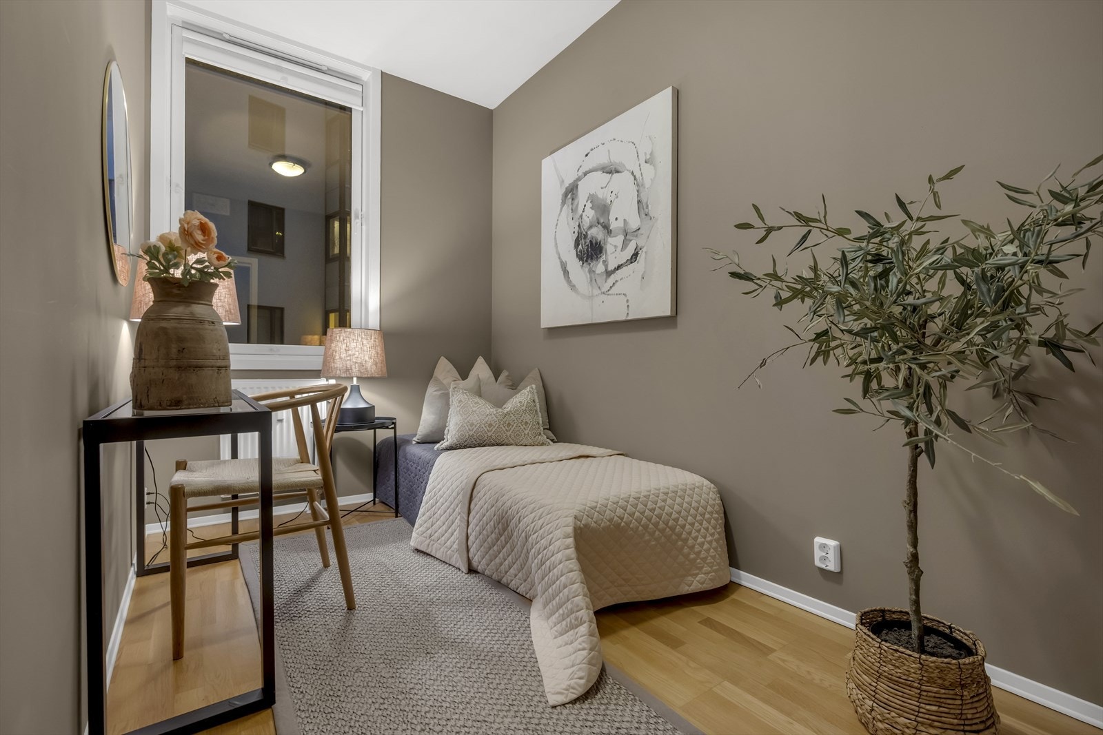 Soverom 2 passer godt som barnerom, gjesterom eller hjemmekontor. Galleribilde