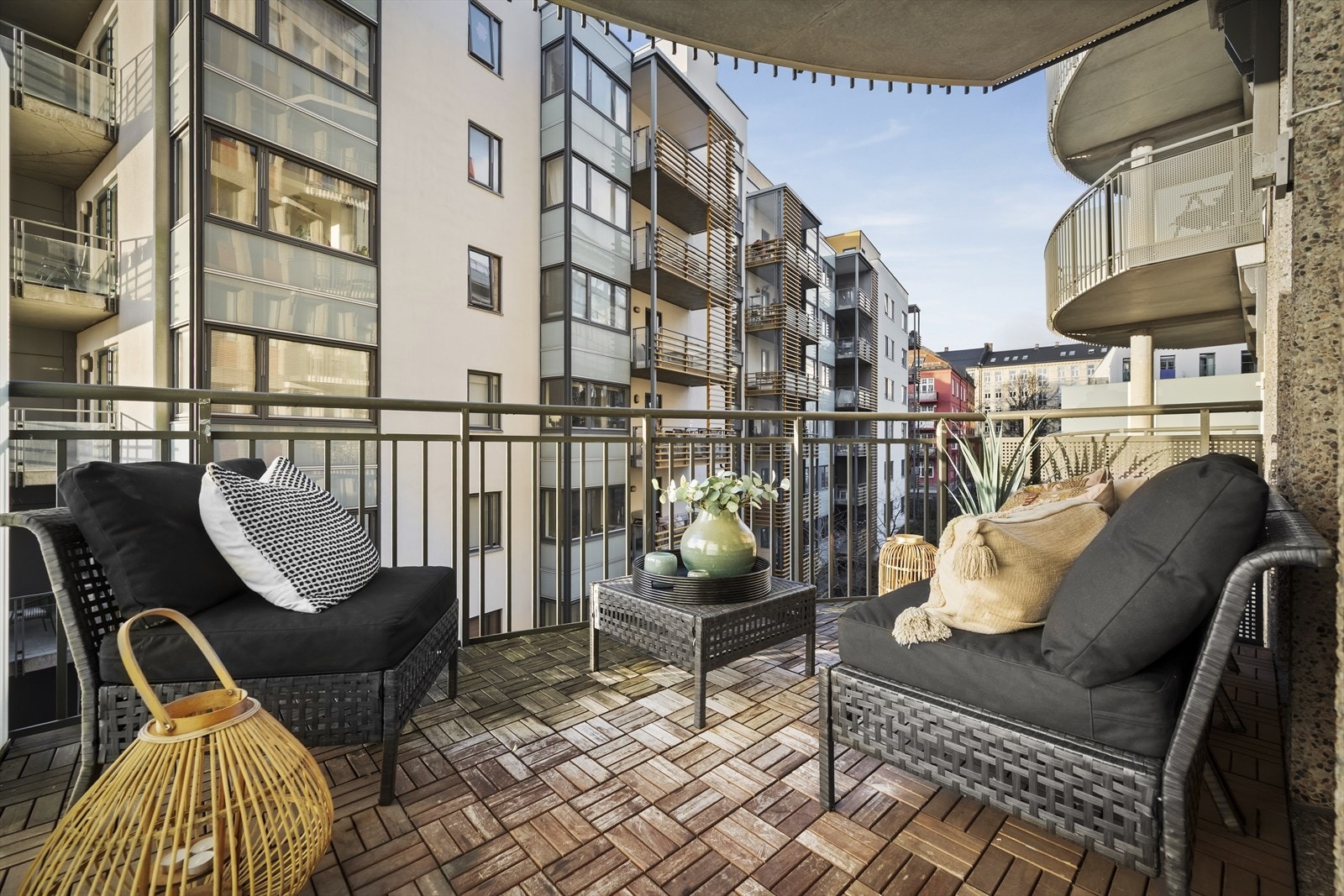 Fra stuen er det utgang til en sydvestvendt balkong på 8 kvm. Galleribilde