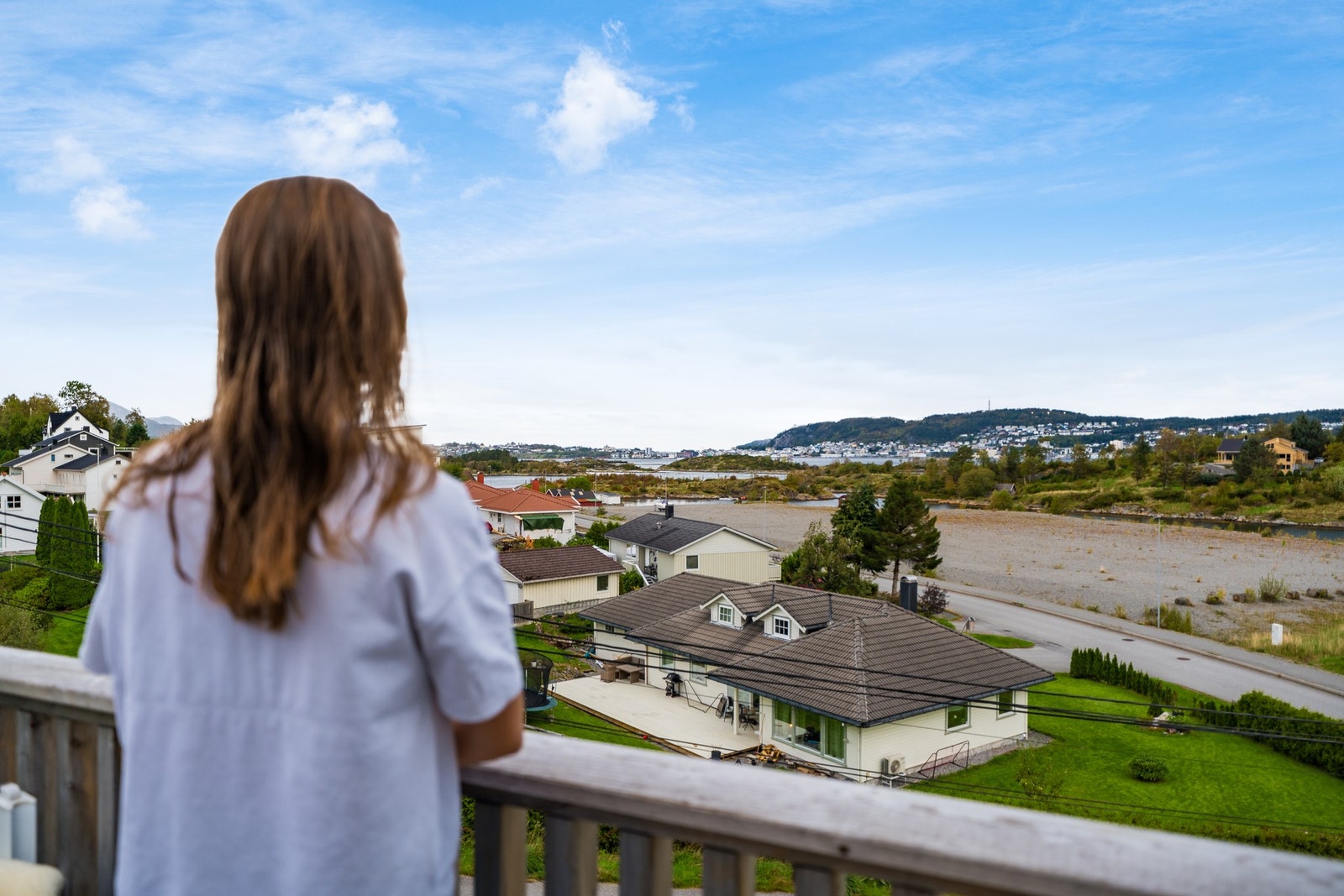 Med utsikt over Langevågsholmene og Borgundfjorden har man alltids noe å hvile øynene på Galleribilde