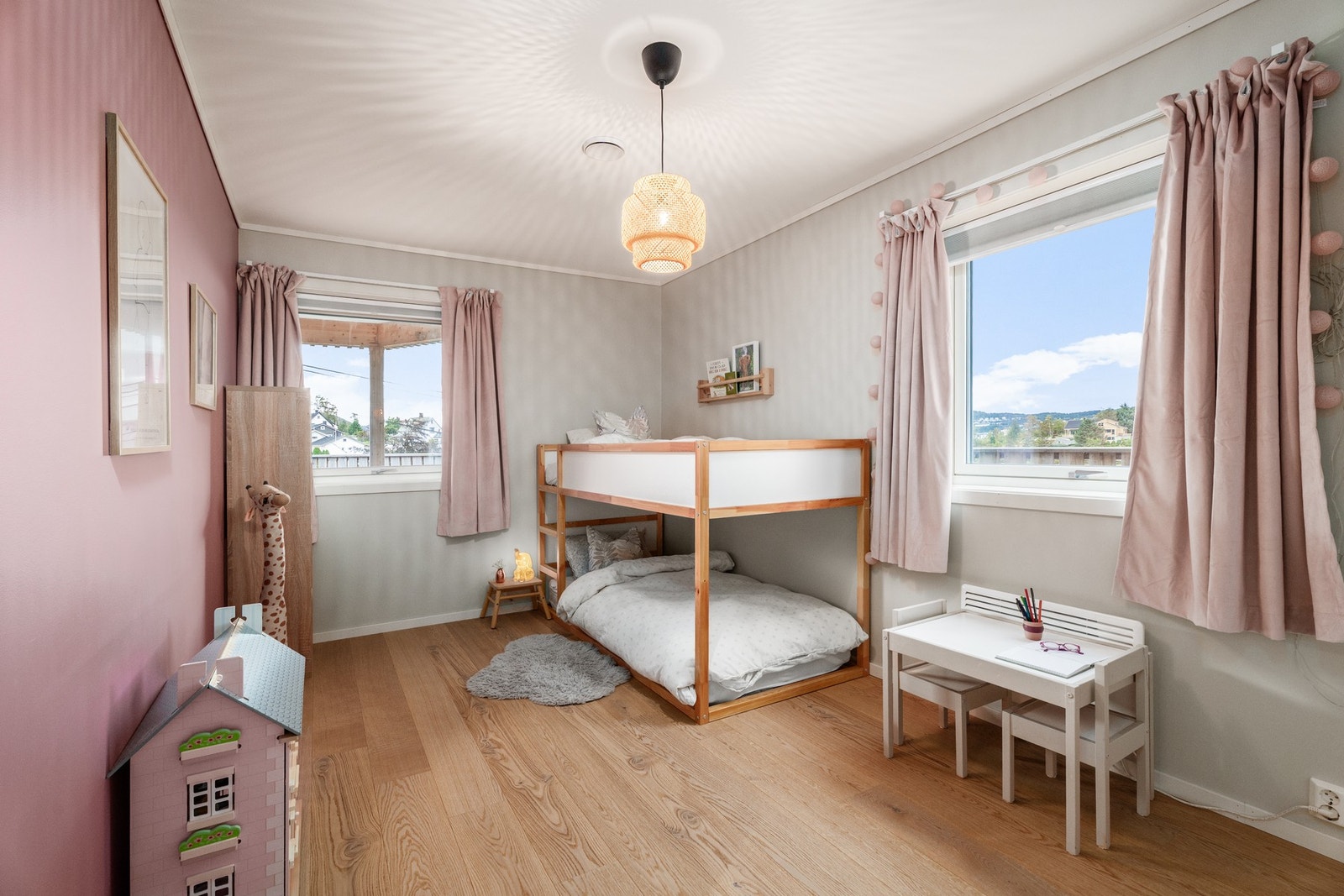 Soverom 4 er stort (13kvm) og kan også passe fint som hovedsoverom eller kjellerstue. Galleribilde