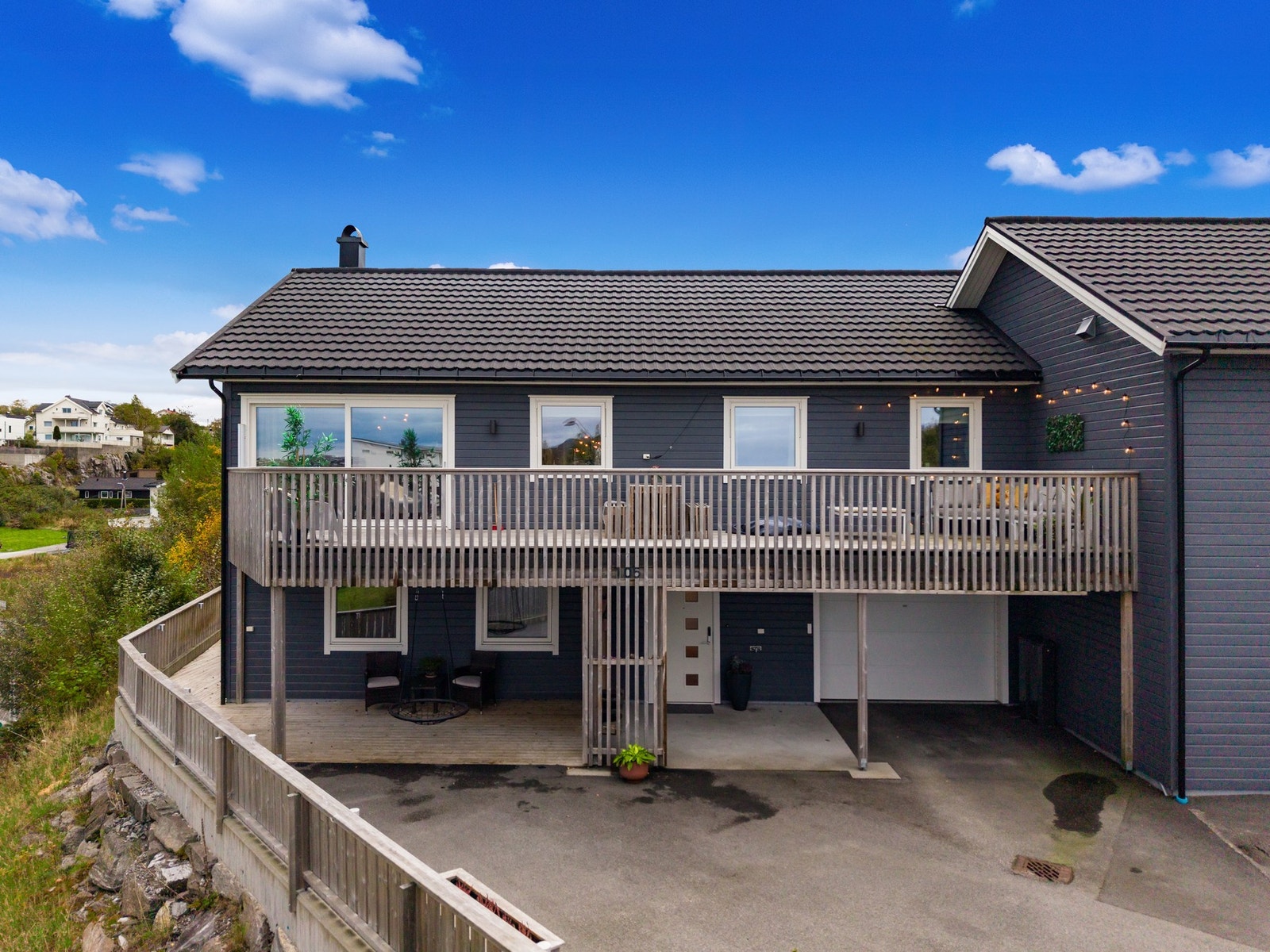 Med endebeliggenhet har ekstra gode parkeringsmuligheter Galleribilde