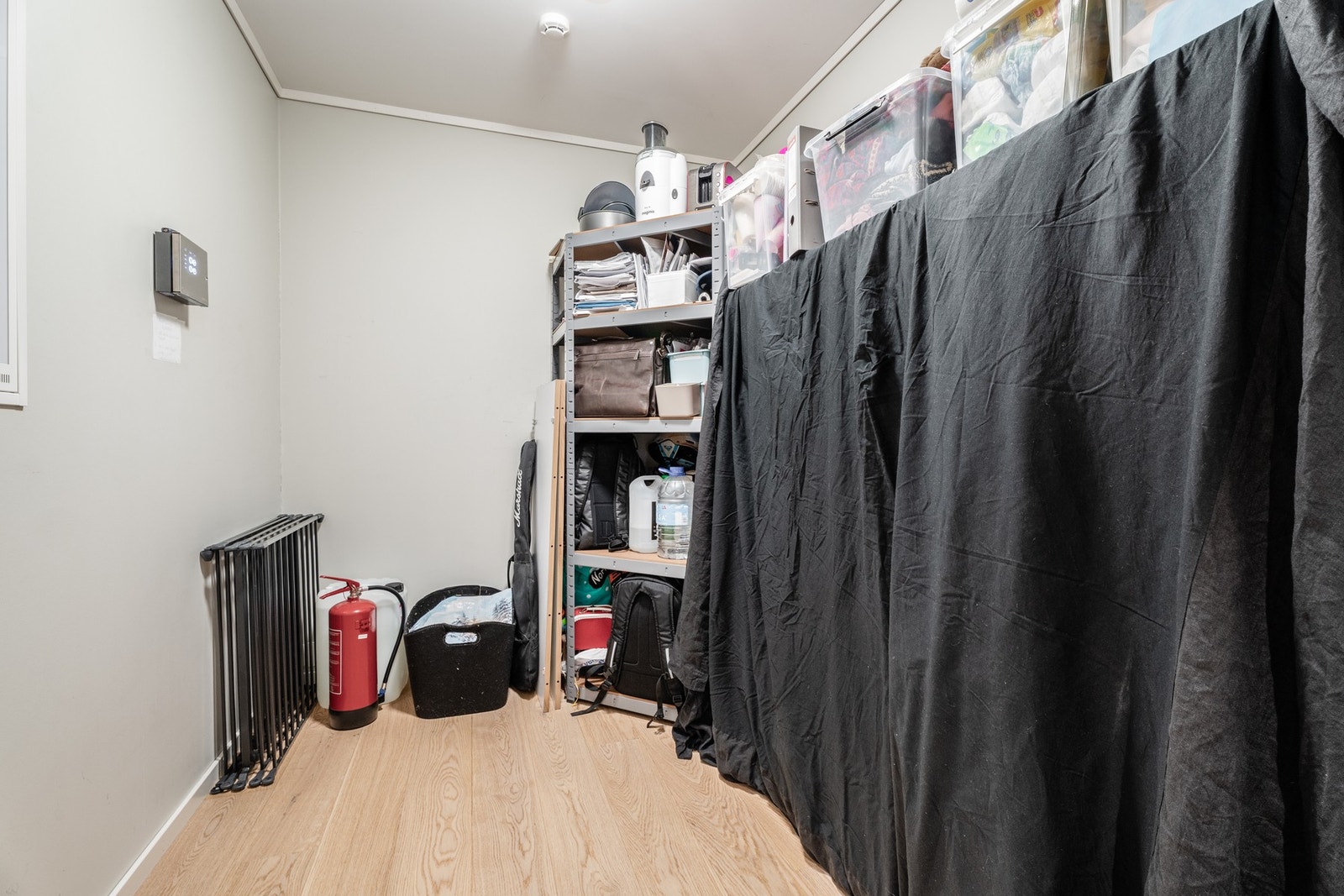 Godt med lagringsplass i både innvendig, sportsbod og mørkeloft. Galleribilde