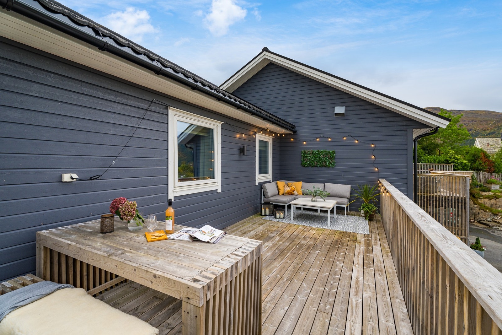 Eller sleng deg ned i sofagruppen med en kopp kaffe Galleribilde