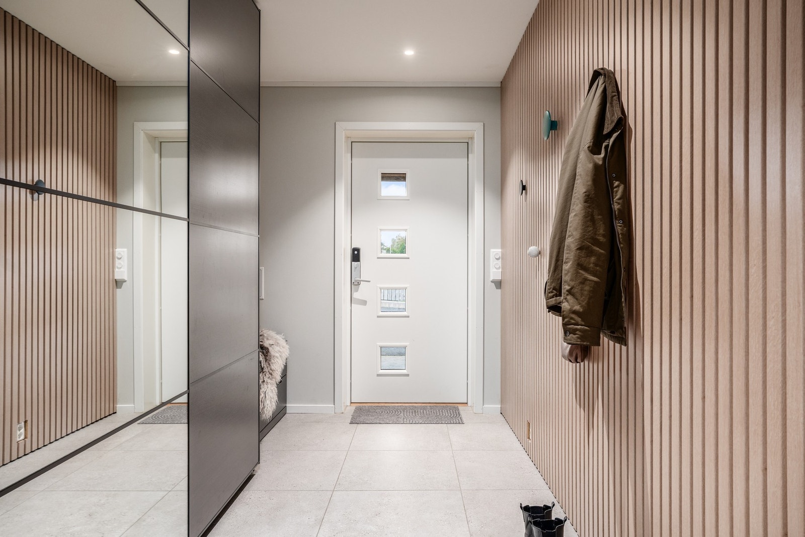 En stilig entré ønsker deg og besøkende velkommen Galleribilde