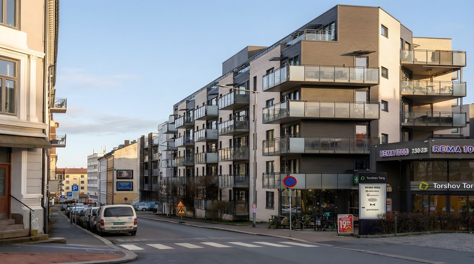 Leiligheten ligger i et moderne bygg fra 2013 og er plassert i byggets 1. etasje. Galleribilde