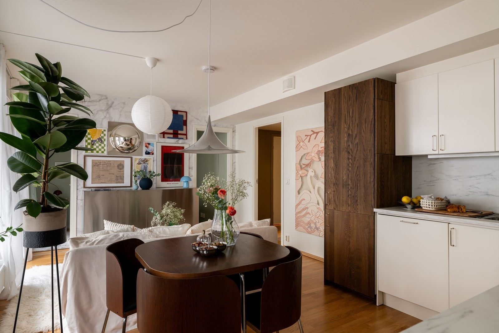 Leiligheten har god standard på innredninger, overflater og utstyr. Galleribilde