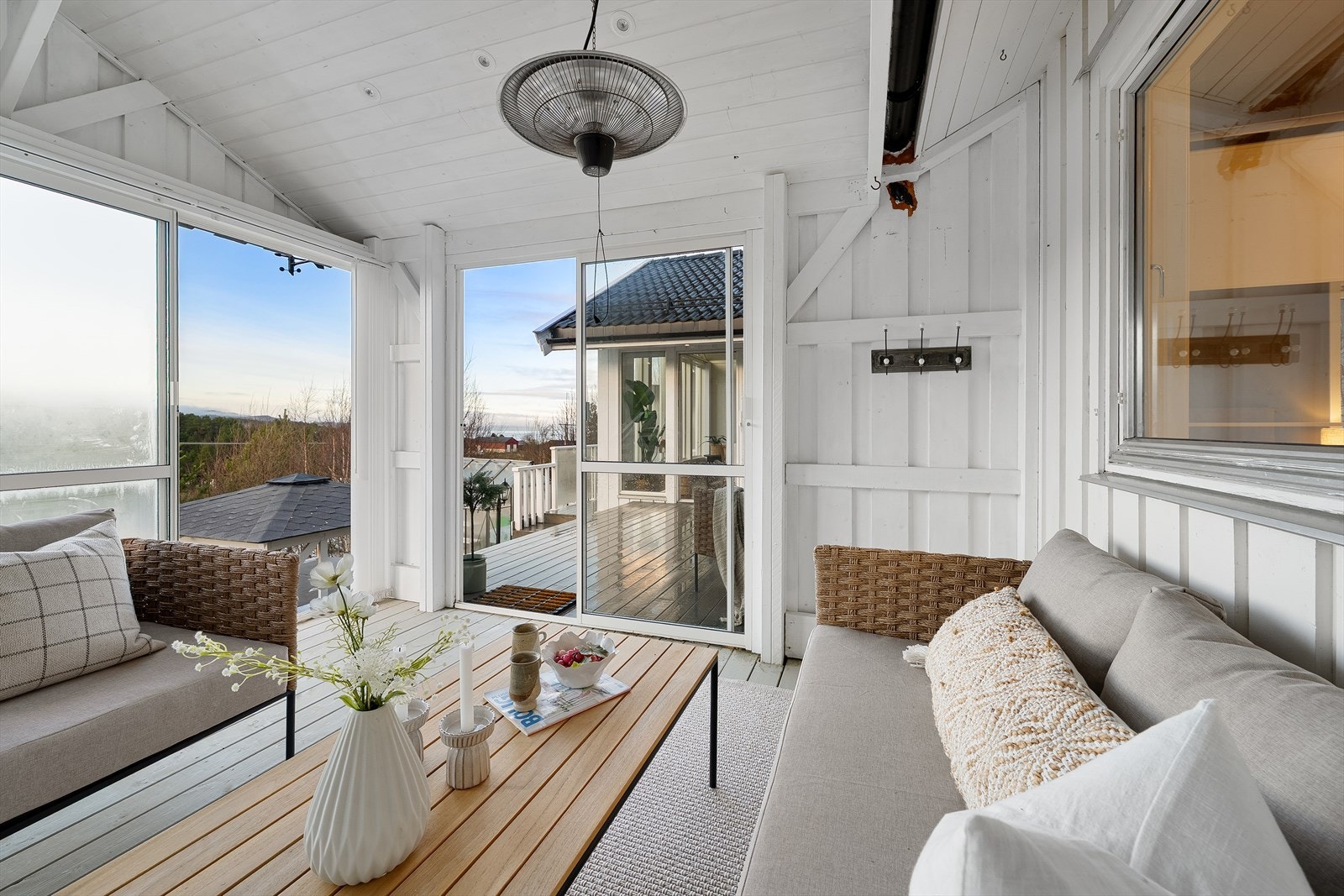 Flott innglasset terrasse. Galleribilde