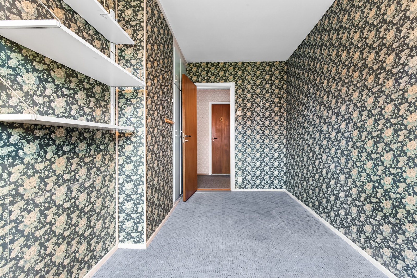 Gode oppbevaringsmuligheter - vindu som gir naturlig lysinnslipp. Galleribilde