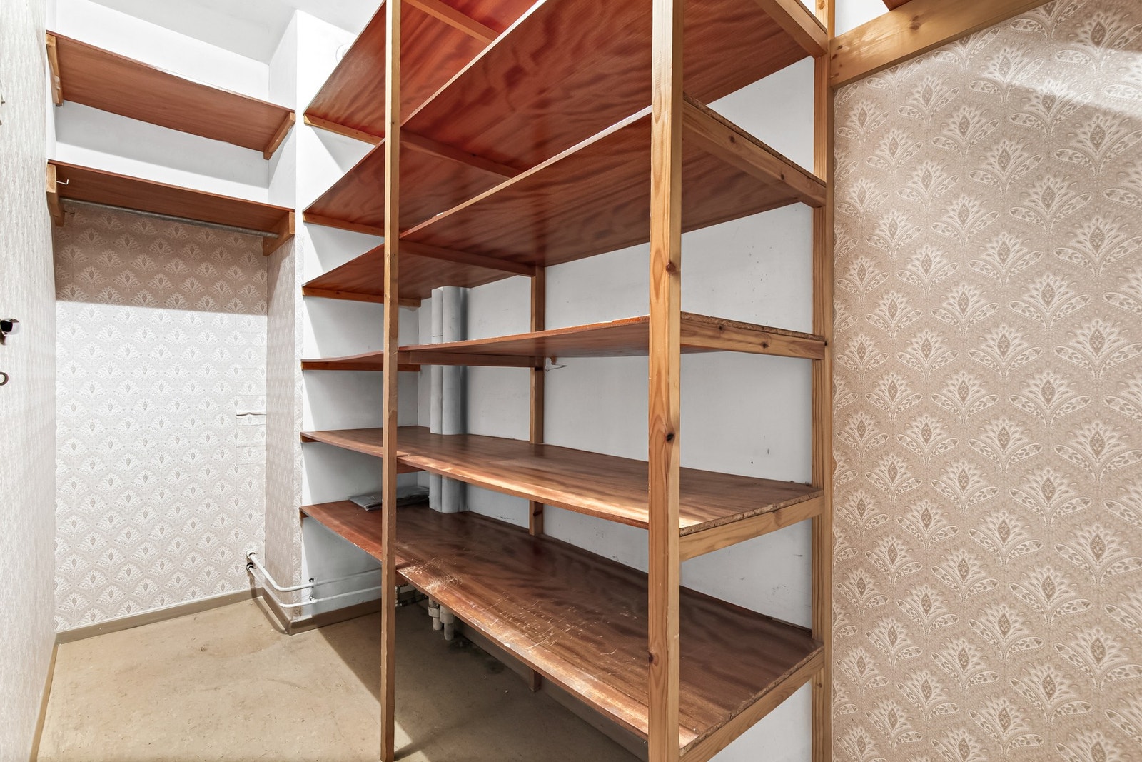 Praktisk innvendig bod med gode oppbevaringsmuligheter. Galleribilde