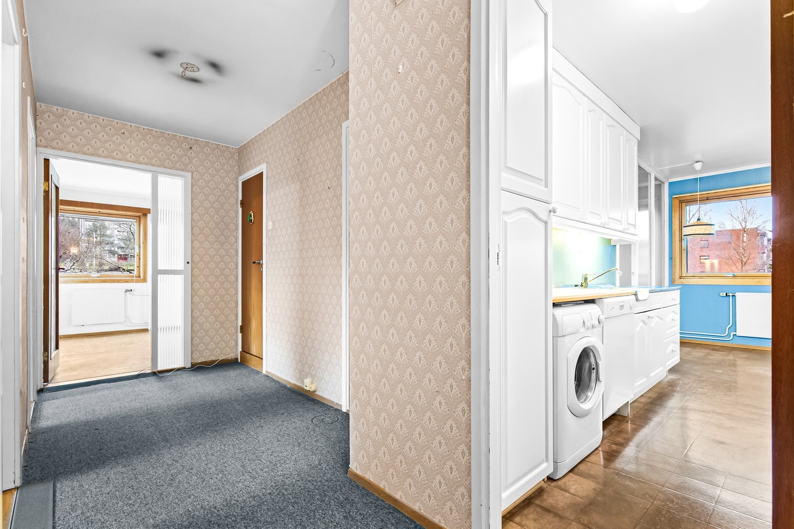 Entré med god plass til yttertøy og oppbevaring. Galleribilde