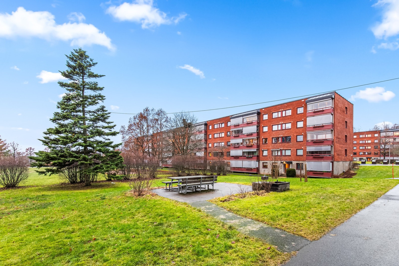 Velkommen til et veletablert og barnevennlig boligområde på Haugerud. Galleribilde