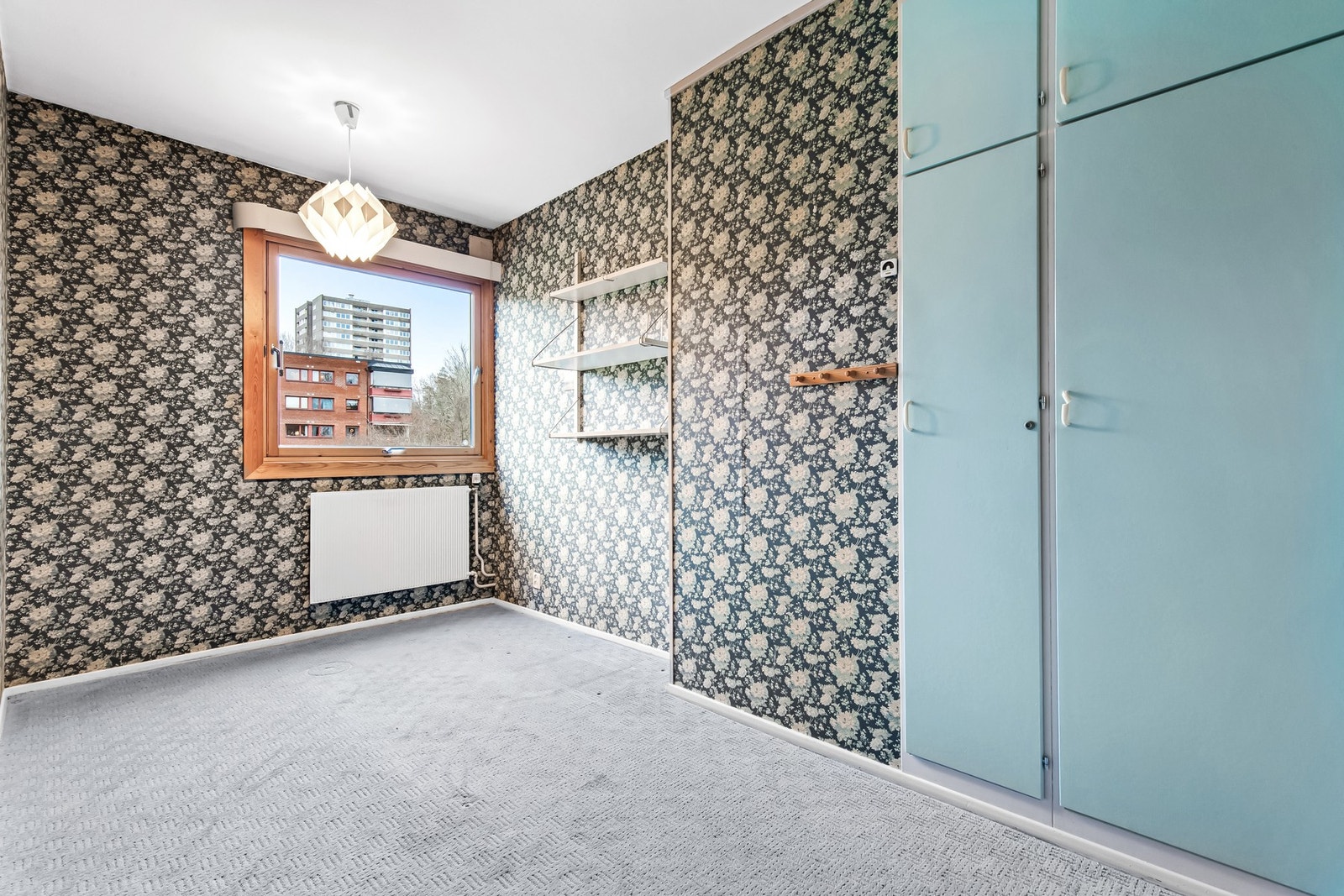 Soverom med god plass til seng og øvrig møblering. Galleribilde