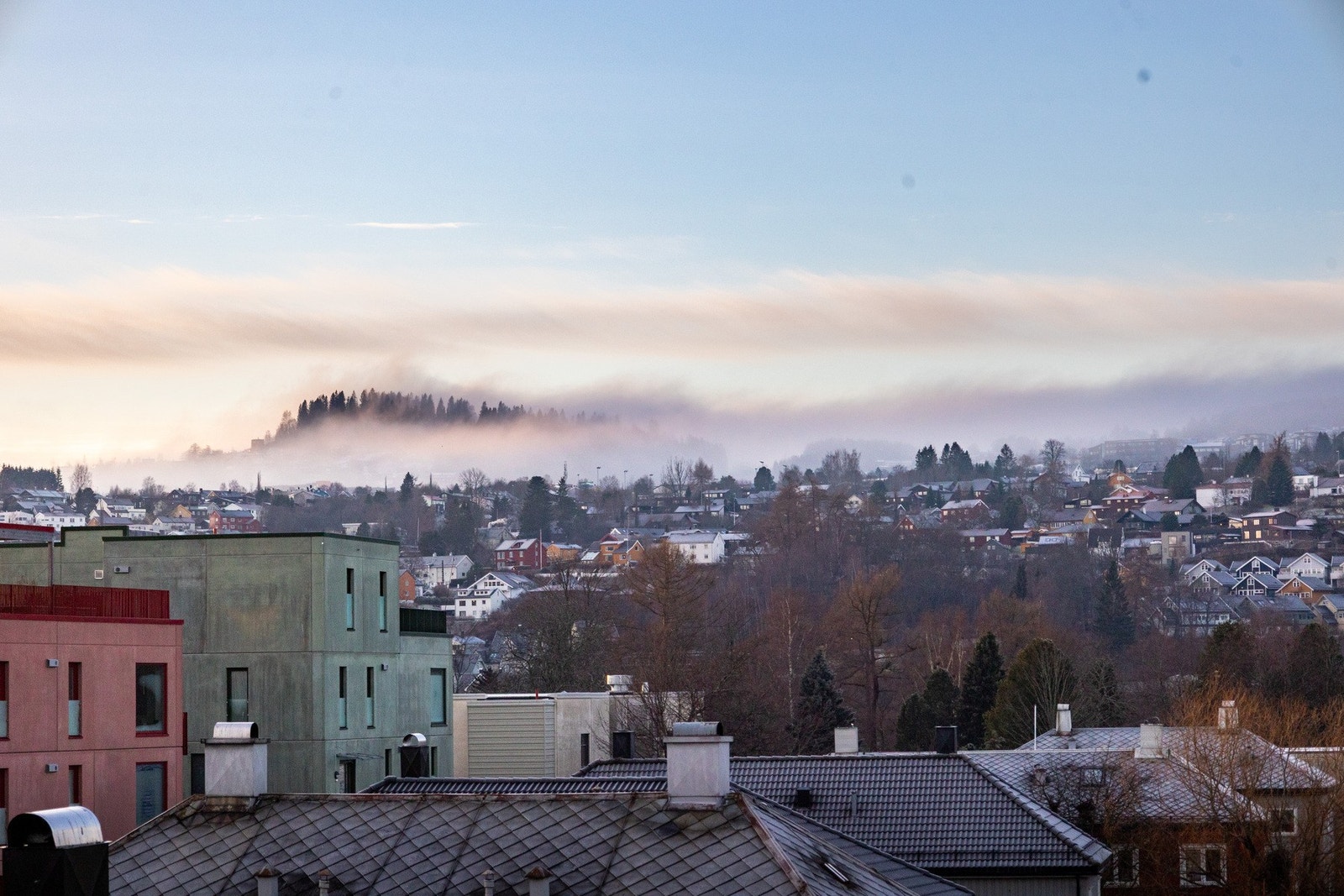 Oversiktlig utsikt over boligområdet og nærliggende terreng. Galleribilde