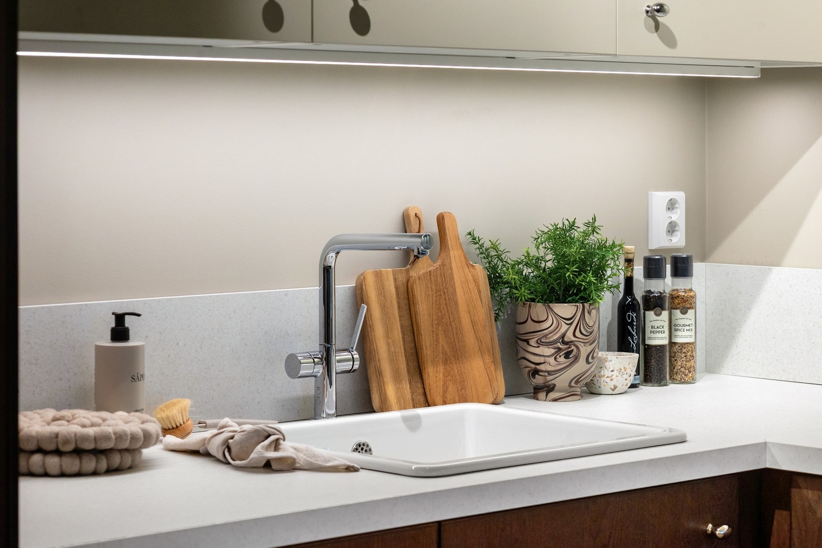 Kjøkkenet er fra 2025. Boligen er utstyrt med smarthus-belysning. Galleribilde