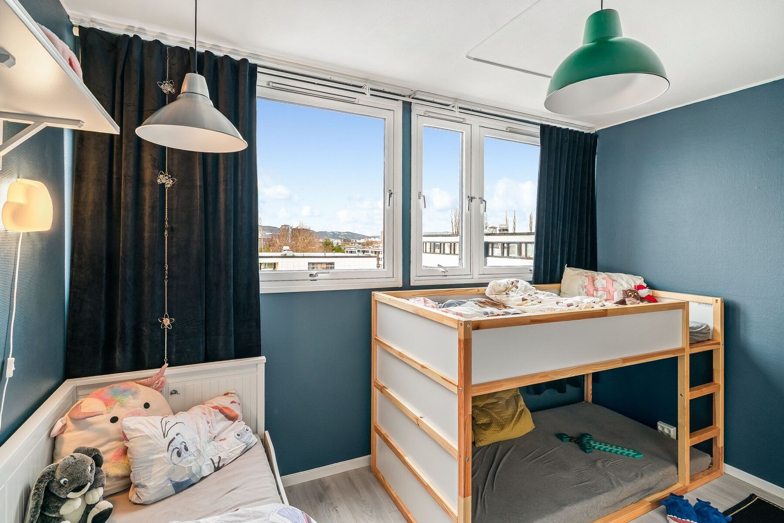 Soverommet har mulighet til å deles i to. Tidligere har det vært benyttet som to separate rom. Galleribilde