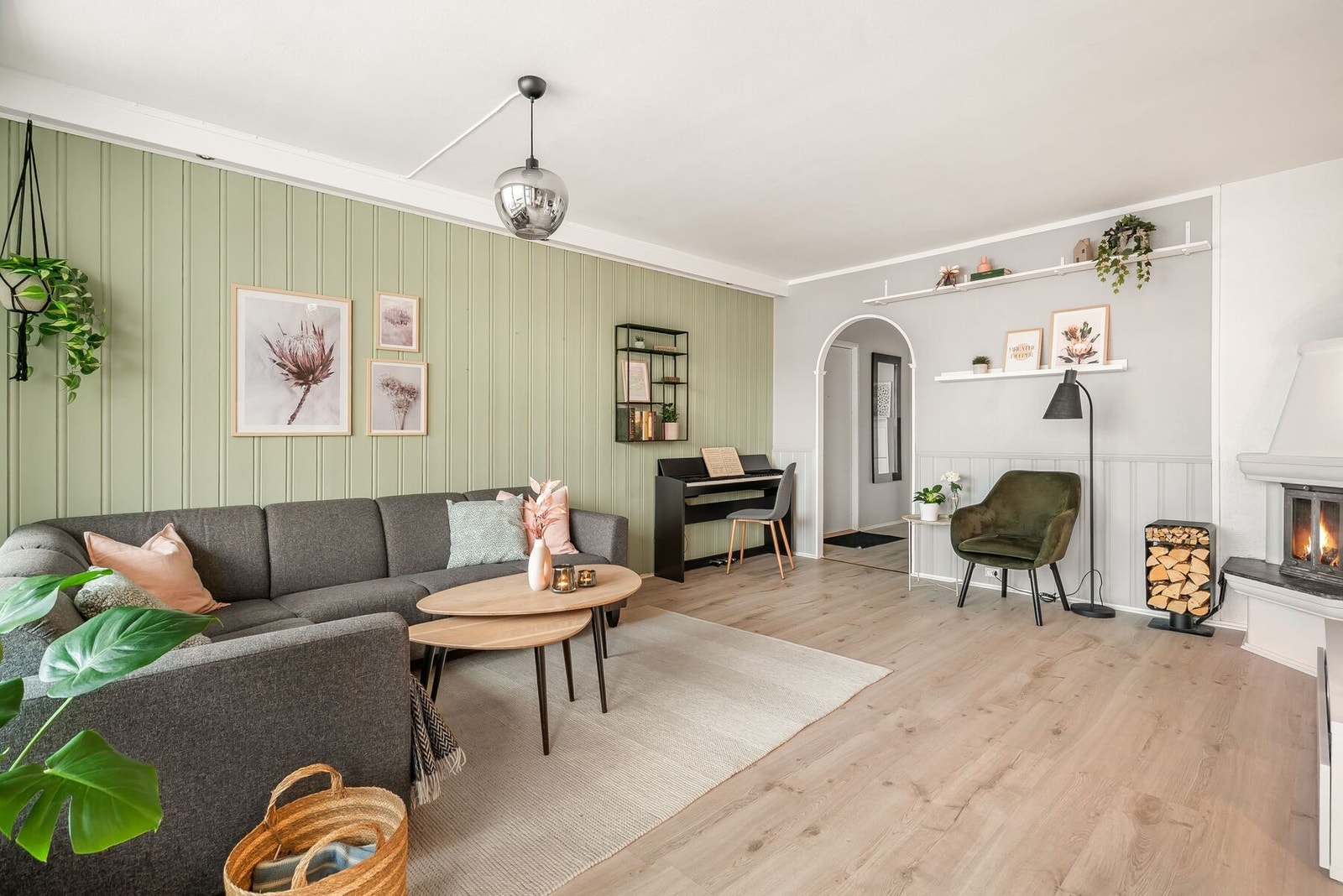 Flotte fargevalg som gir boligen et lyst og innbydene inntrykk. Galleribilde