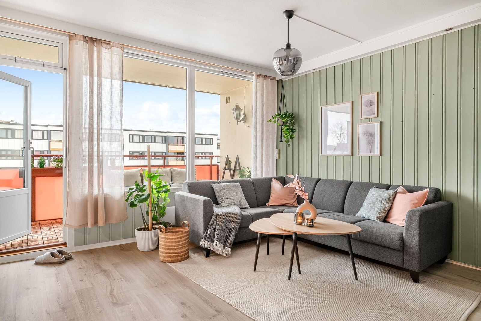 Velkommen hjem til Saupstadringen 21C - en lys og lekker 3-romsleilighet, fint beliggende i toppetasje med flott veranda på hele ca.10m². (Foto: Kristian Thorsen / Grattis foto.) Galleribilde