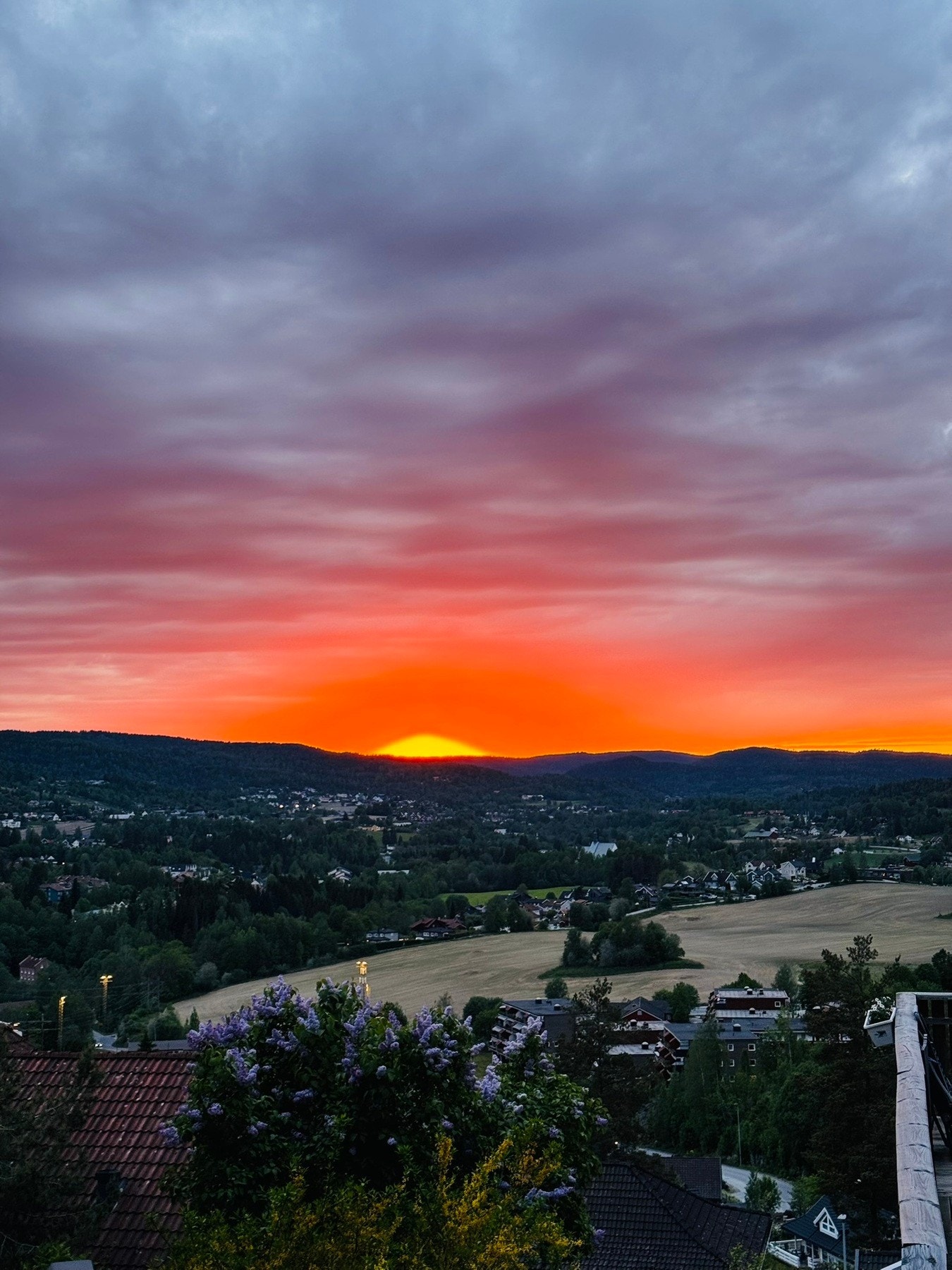 Selgers egene - Nydelig solnedgang i Berglia. Galleribilde