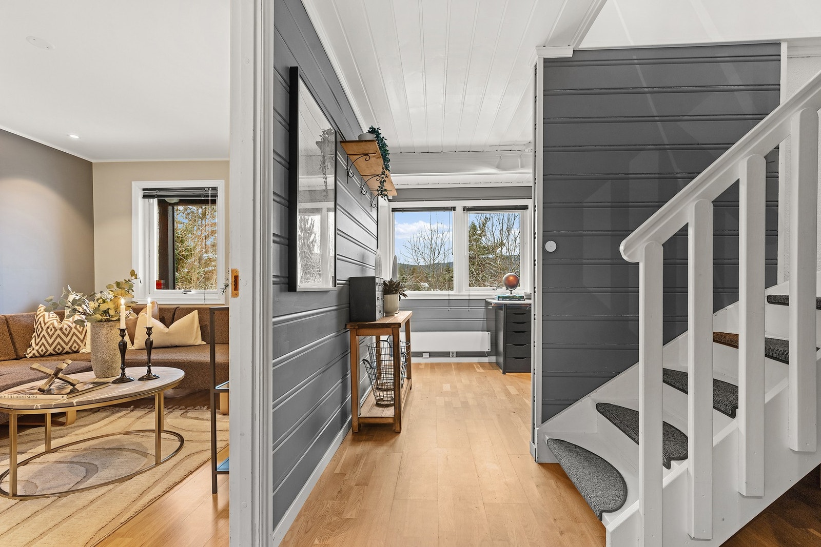 Hyggelig underetasje med praktisk løsning for alt av hverdagens behov. Galleribilde