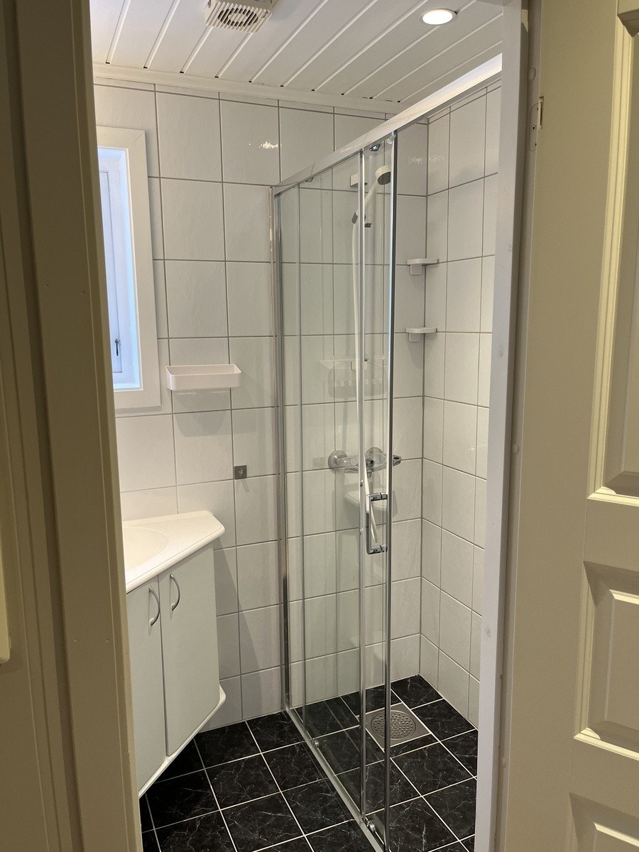 Dusj. Varmekabler i gulv Galleribilde