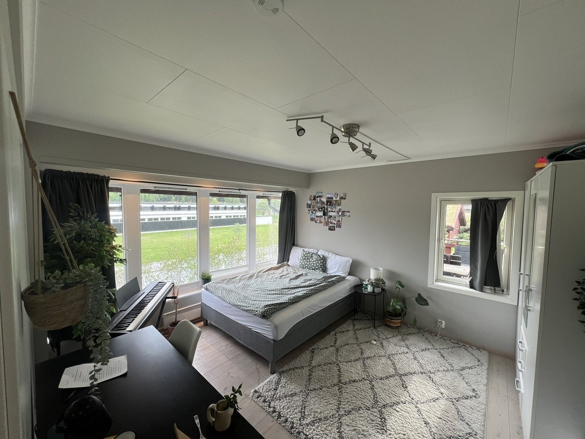 Et av soverommene i hovedetasjen Galleribilde