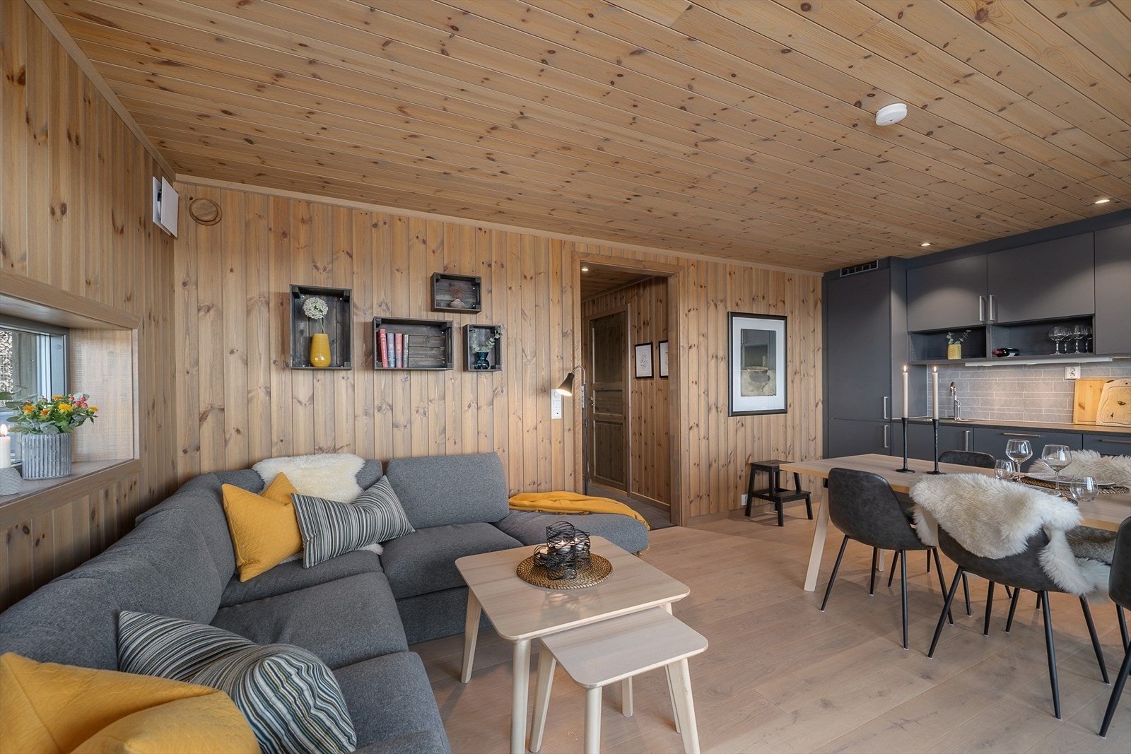 Et større og sosialt oppholdsrom byr til hyggelige stunder Galleribilde