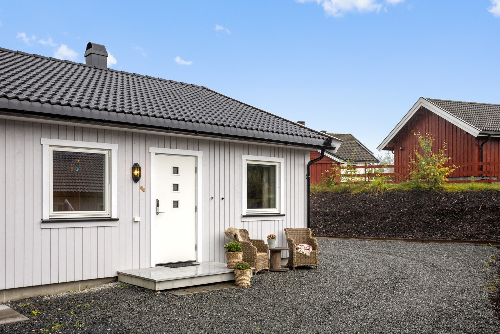 Inngangsparti med parkering rundt hjørnet Galleribilde