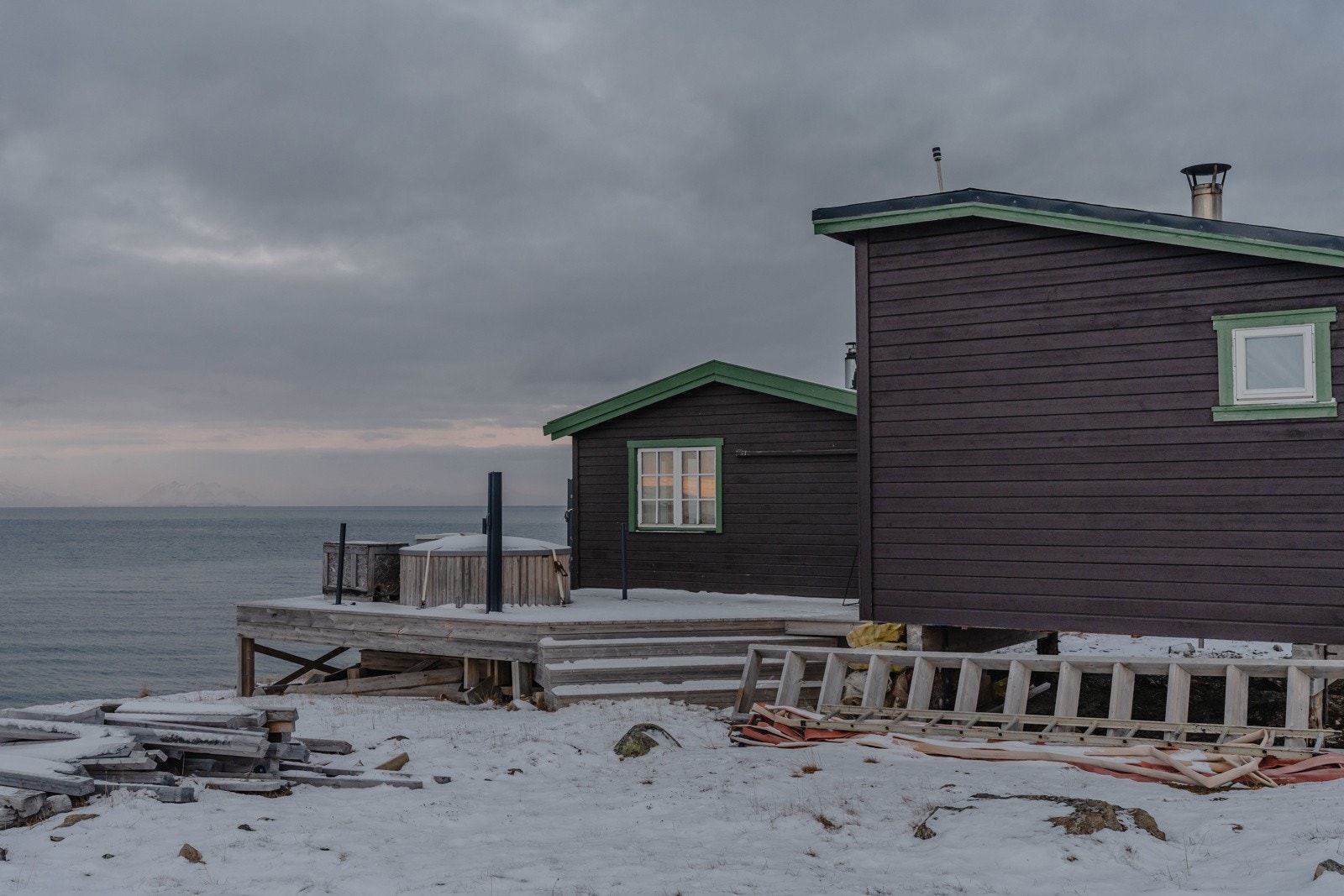 Verandaen kobler hovehytta sammen med det fine badstuannekset Galleribilde