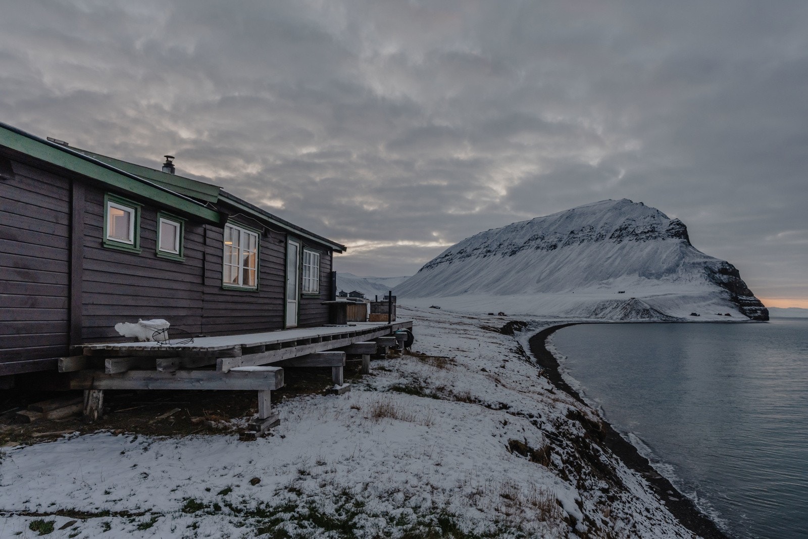 Vei 620 - 683 ligger i idylliske Bjørndalen utenfor Longyearbyen sentrum Galleribilde