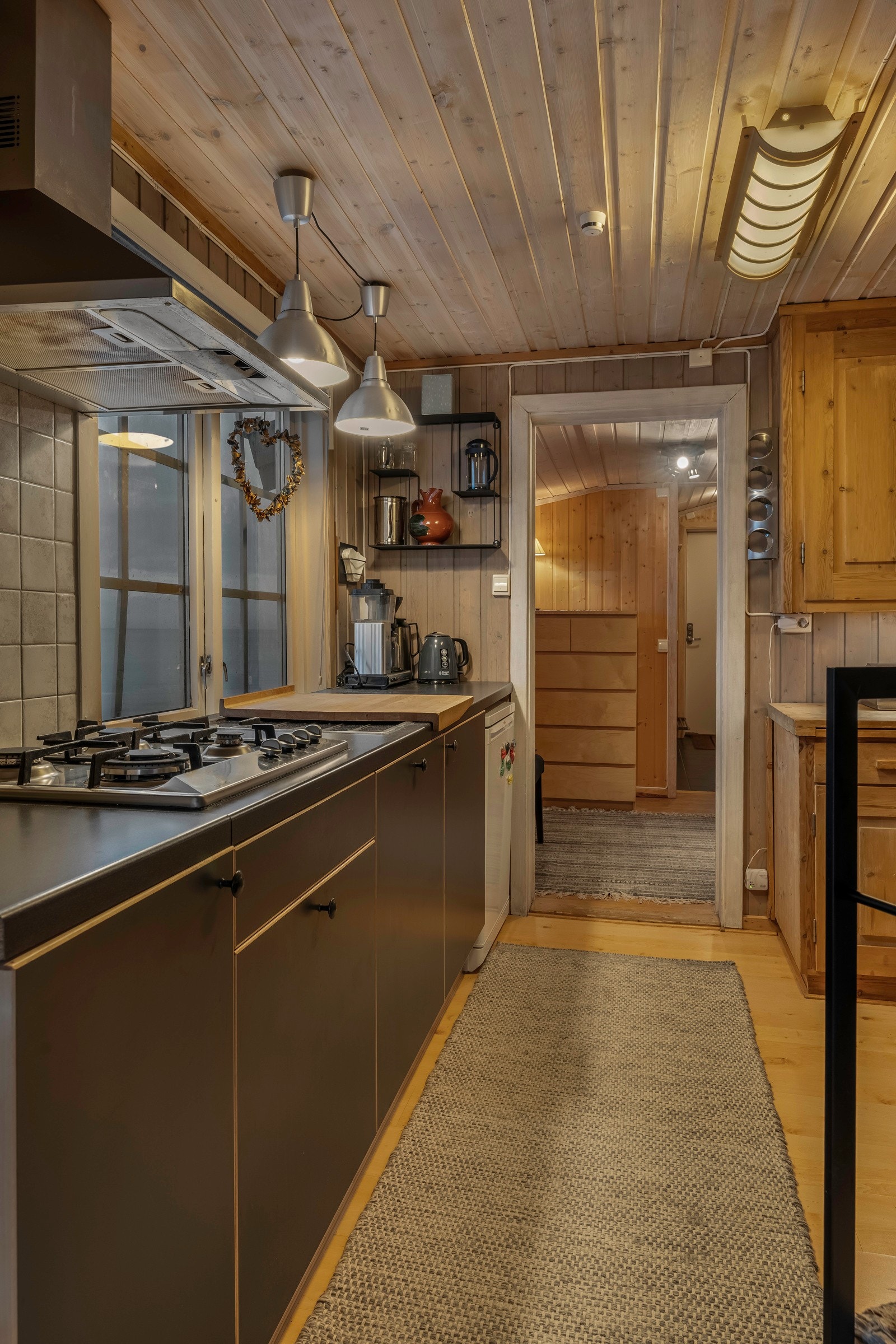 Videre føres du inn til kjøkkenet Galleribilde