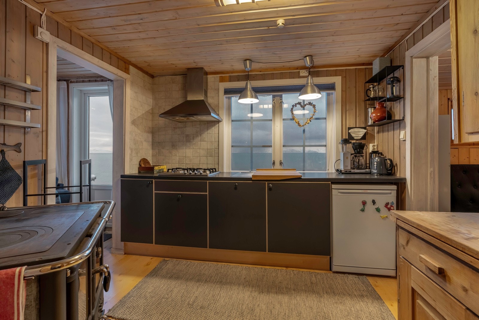 God skap- og benkeplass Galleribilde