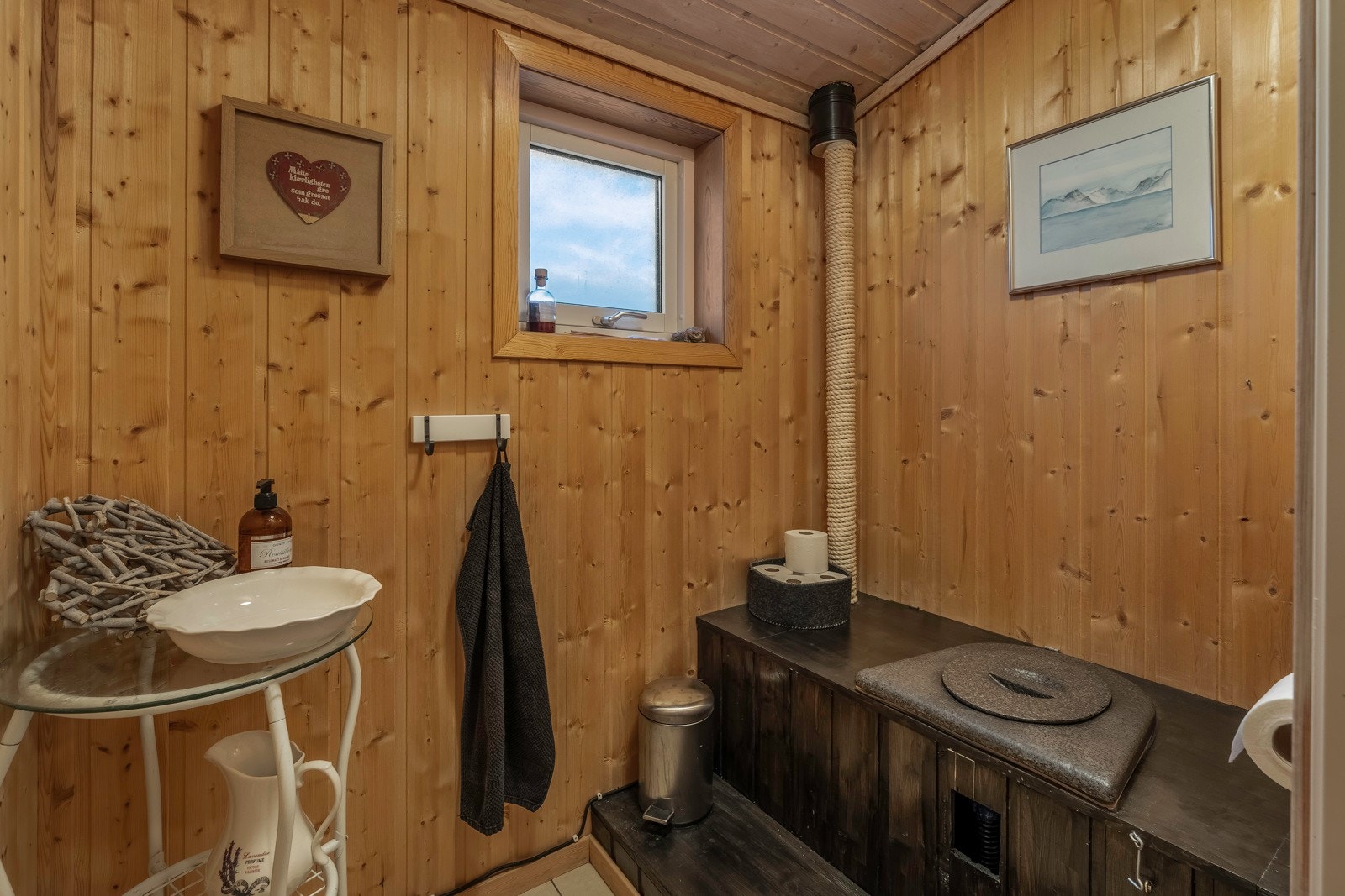 Toalettrommet er praktisk Galleribilde