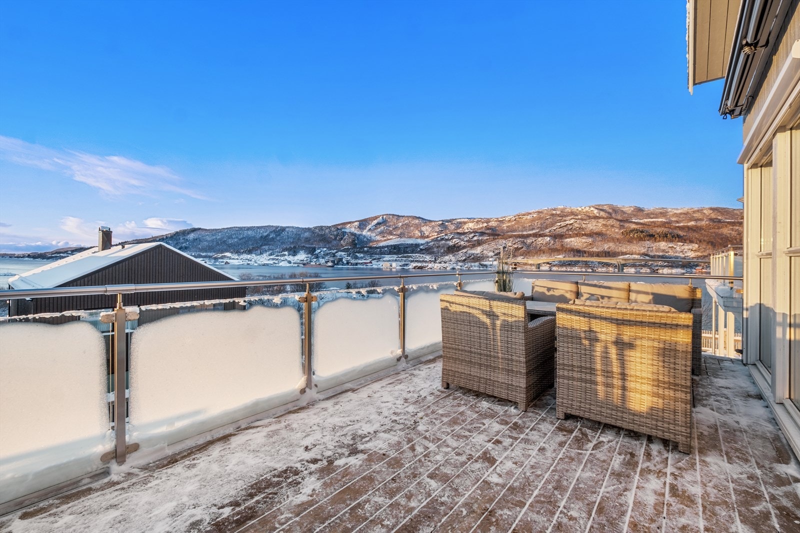 Fra balkong i 2. etasje. Galleribilde