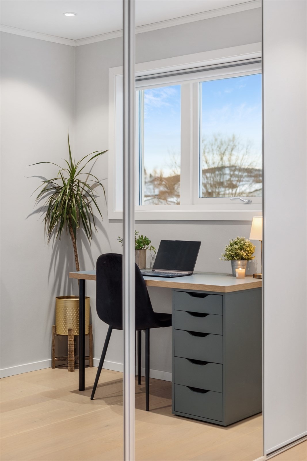 Rommet brukes i dag som ekstra stue/kontor. Galleribilde