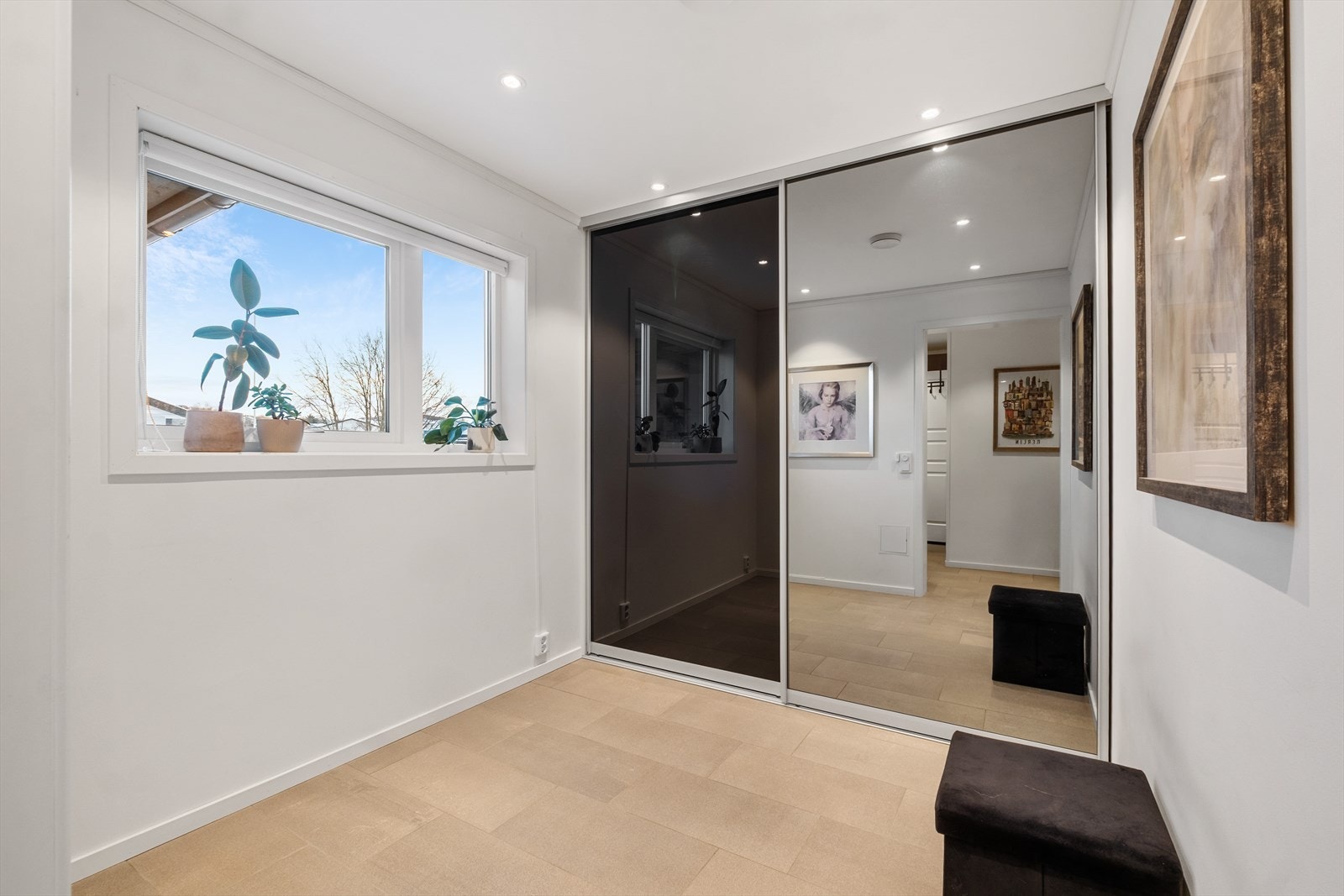 Rommet egner seg som kontor, gjest eller garderoberom, avhengig av behov. Galleribilde