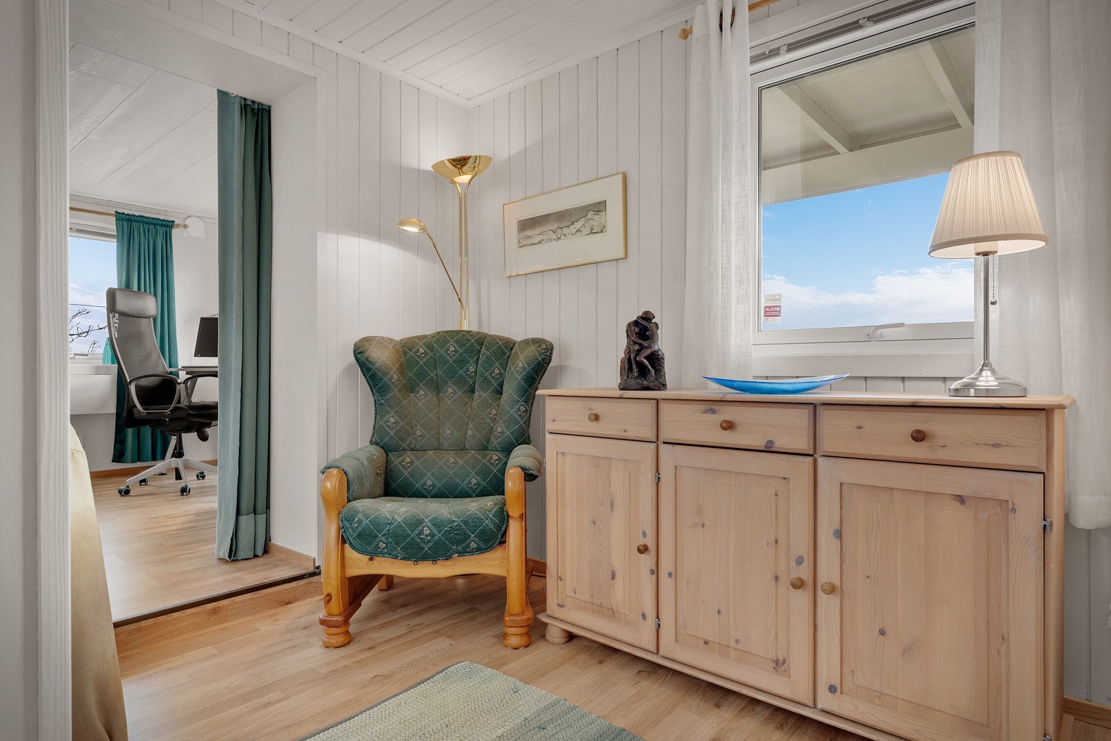 Mellomrom før en kommer inn på stort soverom nede Galleribilde