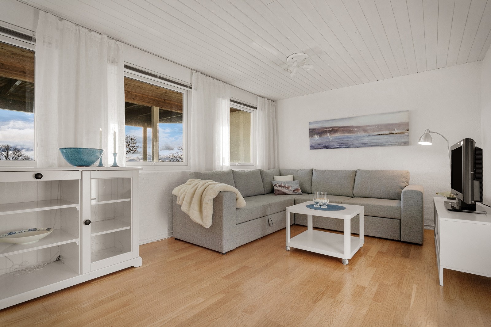 Stor og god kjellerstue, nb peisen der virker ikke pga rentbrennende ovn oppe Galleribilde