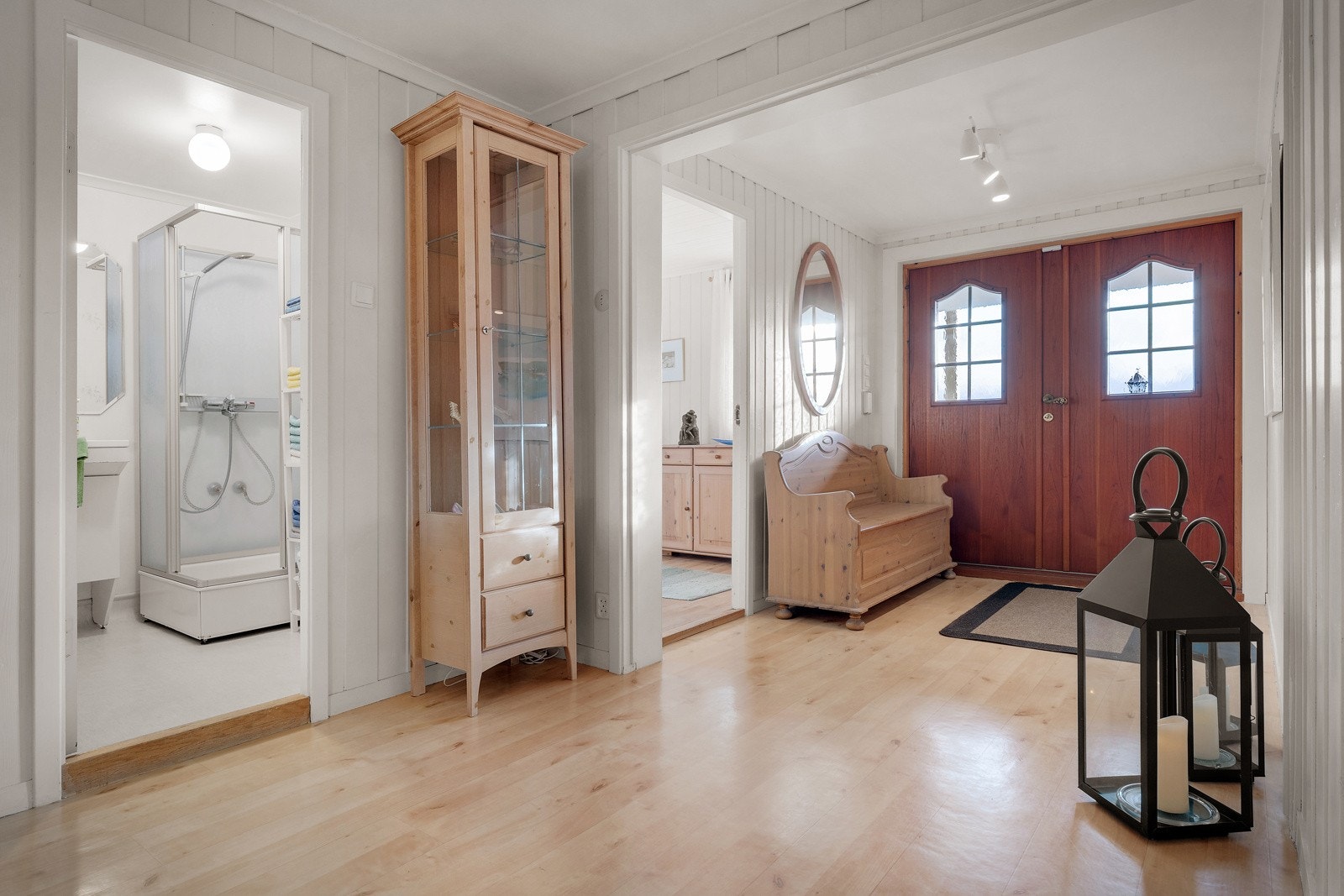 Romslig entre og hall Galleribilde