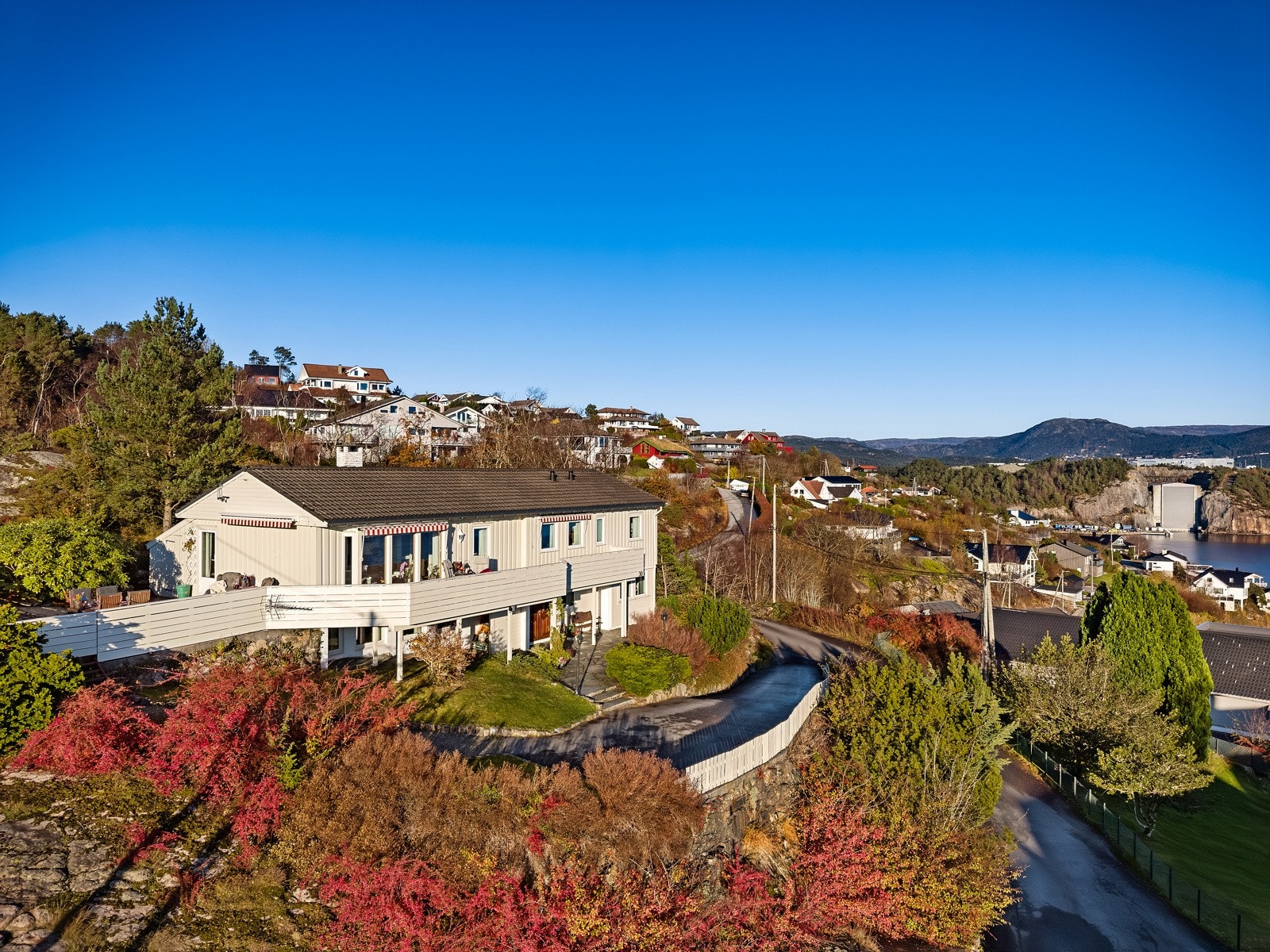 Flott lettstelt eiendom Galleribilde