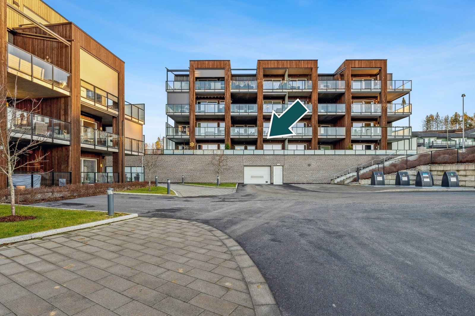 Trappefri adkomst til en moderne leilighet med alt på ett plan. Galleribilde