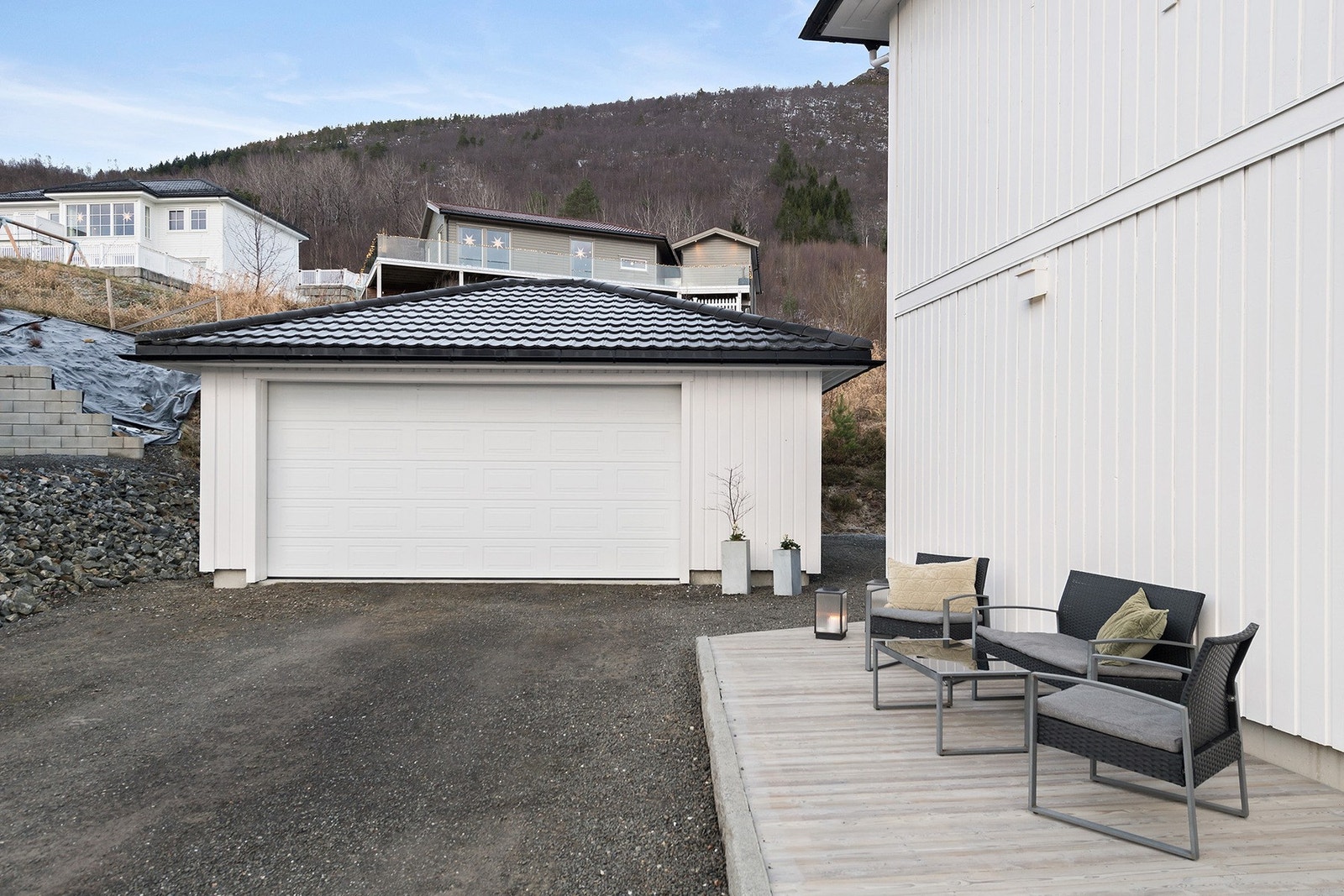 Frittliggende garasje. Galleribilde