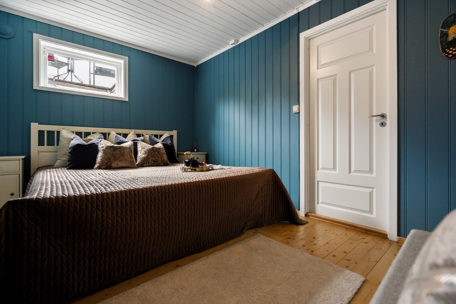 Rom i kjeller innredet som soverom, men ikke godkjent som soverom. Galleribilde