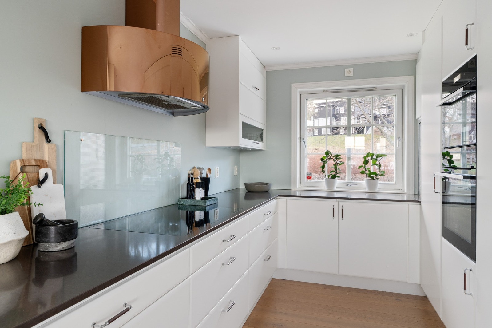 Integrerte hvitevarer følger med. Galleribilde