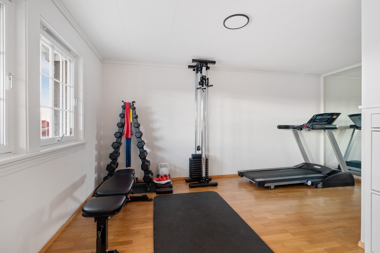 Treningsrom i første etasje på hele 15 kvm. Galleribilde