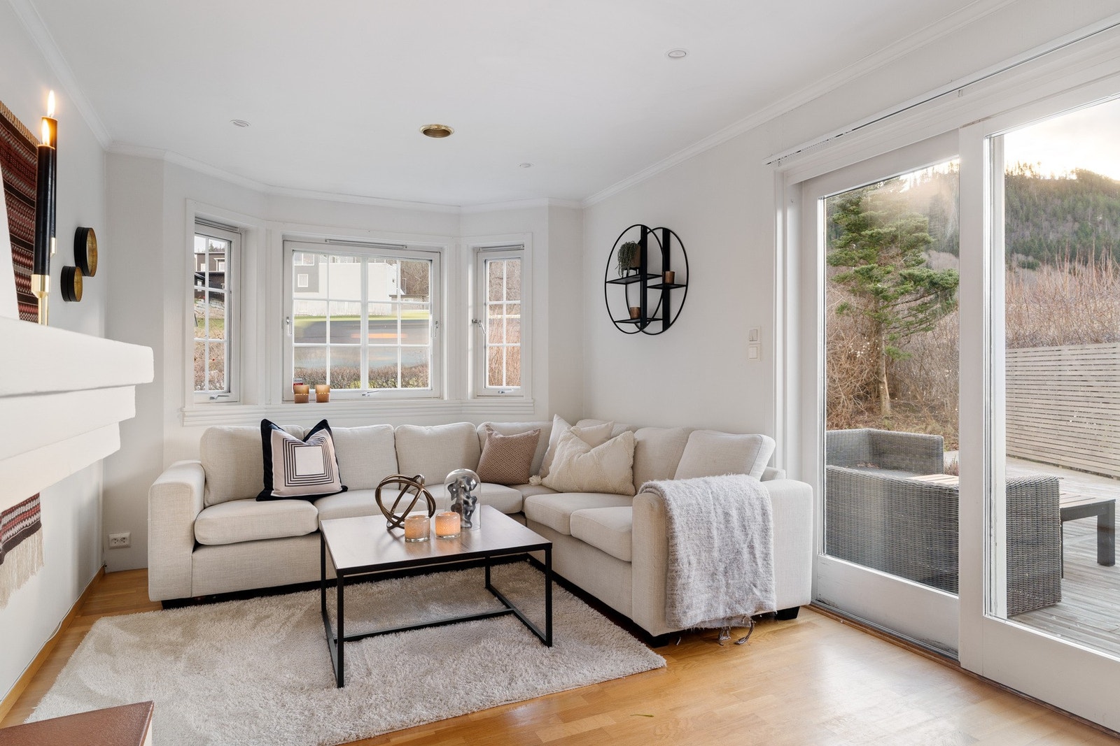 TV-stue med utgang til terrasse. Galleribilde